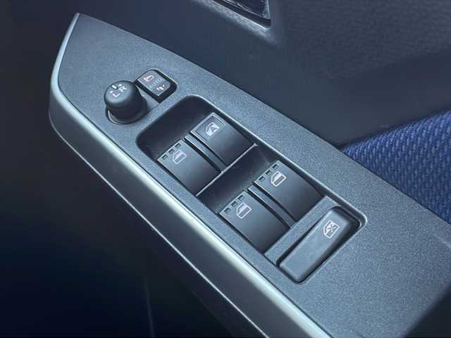 トヨタ ルーミー カスタムG－T 山口県 2017(平29)年 6.6万km ブラックマイカメタリック 純正SDナビ/Bluetoothオーディオ/フルセグテレビ/DVD再生/バックカメラ/Toyota Safety Sense/・衝突回避支援ブレーキ/・車線逸脱警報/・誤発進抑制/・先行車発進告知/・標識認識/・ふらつき警報/・プロアクティブドライビングアシスト/ETC/スマートキー/プッシュスタート/ドアバイザー/純正アルミホイール/両側オートスライドドア/クルーズコントロール/LEDヘッドライト/フォグライト