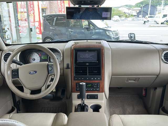フォード エクスプローラー V8 エディバウアー 福島県 2009(平21)年 14.3万km 黒 登録時走行距離：142337km/４WD/社外SDナビ/ (フルセグTV/BT/CD/DVD/AM/FM)/バックカメラ/サンルーフ/レザーシート/パワーシート/ (D席)/シートヒーター/ (D席/N席)/ETC/ステアリングスイッチ/純正フロアマット/電動格納ミラー/ウィンカーミラー/ハロゲンヘッドライト/フォグランプ/ルーフレール/ロックケリーAW/オープンカントリータイヤ/横滑り防止装置/スペアキー×１/取扱説明書
