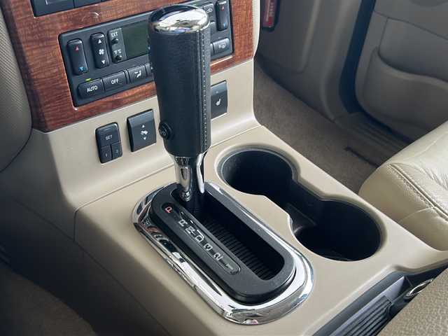 フォード エクスプローラー V8 エディバウアー 福島県 2009(平21)年 14.3万km 黒 登録時走行距離：142337km/４WD/社外SDナビ/ (フルセグTV/BT/CD/DVD/AM/FM)/バックカメラ/サンルーフ/レザーシート/パワーシート/ (D席)/シートヒーター/ (D席/N席)/ETC/ステアリングスイッチ/純正フロアマット/電動格納ミラー/ウィンカーミラー/ハロゲンヘッドライト/フォグランプ/ルーフレール/ロックケリーAW/オープンカントリータイヤ/横滑り防止装置/スペアキー×１/取扱説明書