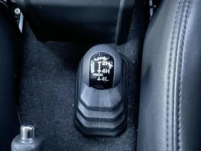 スズキ ジムニー XC 愛知県 2020(令2)年 2.9万km ブルーイッシュブラックパール3 パートタイム4WD車/・カロッツェリアHDDナビ/・フルセグテレビ/・CD/DVD再生機能/・ミュージックサーバー（HDD録音機能）/・Bluetooth接続/・ETC/・コムテック３６０度全方位ドライブレコーダー/・本革調シートカバー/・シートヒーター（運転席・助手席）/・純正16インチアルミホイール/・背面タイヤ/・純正LEDヘッドライト/・オートマチックハイビーム/・衝突軽減ブレーキ/・レーンキープアシスト/・スマートキー/・プッシュスタート/・オートエアコン/・クルーズコントロール