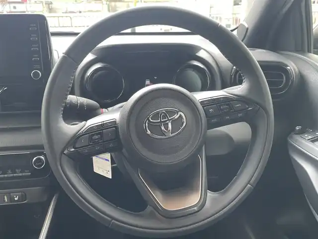 トヨタ ヤリス ハイブリッド Z 愛知県 2020(令2)年 0.9万km スーパーホワイトⅡ ワンオーナー/純ディスプレイナビ/パノラマビューカメラ/前後ドライブレコーダー/トヨタセーフティセンス/レーダークルーズコントロール/パーキングアシスト/シートヒーター/純16インチAW/ETC/保証書　取説/スペアキー