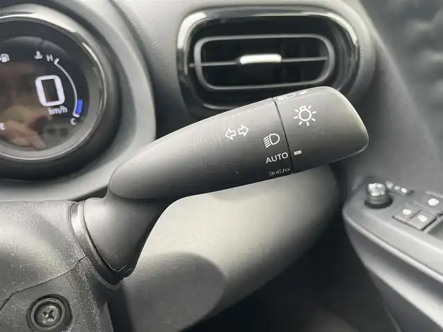 トヨタ ヤリス ハイブリッド Z 愛知県 2020(令2)年 0.9万km スーパーホワイトⅡ ワンオーナー/純ディスプレイナビ/パノラマビューカメラ/前後ドライブレコーダー/トヨタセーフティセンス/レーダークルーズコントロール/パーキングアシスト/シートヒーター/純16インチAW/ETC/保証書　取説/スペアキー