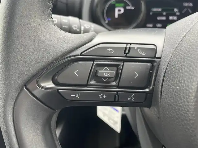 トヨタ ヤリス ハイブリッド Z 愛知県 2020(令2)年 0.9万km スーパーホワイトⅡ ワンオーナー/純ディスプレイナビ/パノラマビューカメラ/前後ドライブレコーダー/トヨタセーフティセンス/レーダークルーズコントロール/パーキングアシスト/シートヒーター/純16インチAW/ETC/保証書　取説/スペアキー