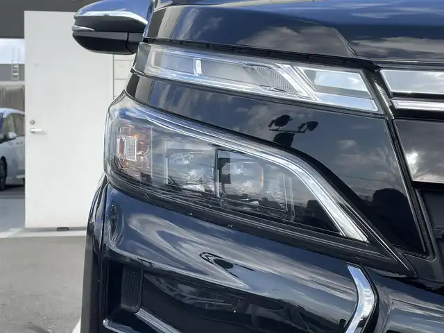トヨタ ヴォクシー ZS 煌Ⅱ 福岡県 2019(令1)年 5.4万km ブラック 純正7型SDナビ(フルセグTV/CD/BT)/バックカメラ/トヨタセーフティーセンス/コーナーセンサー/両側パワスラ/ETC/USBポート/純正LEDヘッドライト/純正フロアマット/純正16インチアルミホイール/スマートキー/プッシュスタート