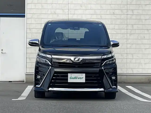トヨタ ヴォクシー ZS 煌Ⅱ 福岡県 2019(令1)年 5.4万km ブラック 純正7型SDナビ(フルセグTV/CD/BT)/バックカメラ/トヨタセーフティーセンス/コーナーセンサー/両側パワスラ/ETC/USBポート/純正LEDヘッドライト/純正フロアマット/純正16インチアルミホイール/スマートキー/プッシュスタート