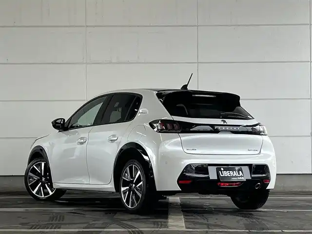 プジョー ２０８ GT ライン 山形県 2021(令3)年 2.9万km パール 純正ディスプレイオーディオ/・Bluetooth/USB/AppleCarPlay/AndroidAuto/ETC/インテリジェントハイビーム/パーキングセンサー/トラクションコントロール/アンビエンスライト/アクティブセーフティブレーキ/トラフィックサインインフォメーション/疲労検知システム/ブラインドスポットモニター/ハーフレザーシート /ワイヤレスチャージング/レーンキープアシスト/レーンポジショニングアシスト