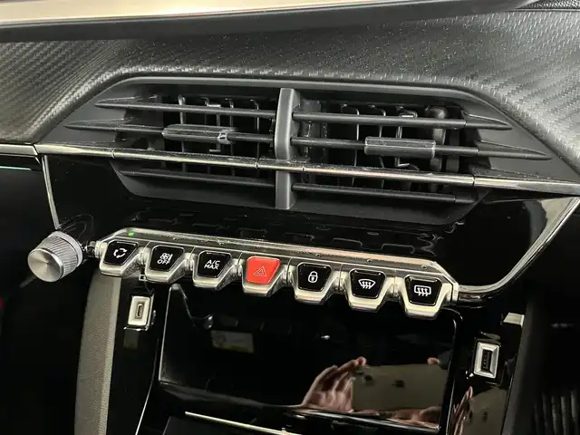 プジョー ２０８ GT ライン 山形県 2021(令3)年 2.9万km パール 純正ディスプレイオーディオ/・Bluetooth/USB/AppleCarPlay/AndroidAuto/ETC/インテリジェントハイビーム/パーキングセンサー/トラクションコントロール/アンビエンスライト/アクティブセーフティブレーキ/トラフィックサインインフォメーション/疲労検知システム/ブラインドスポットモニター/ハーフレザーシート /ワイヤレスチャージング/レーンキープアシスト/レーンポジショニングアシスト
