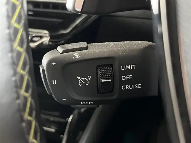 プジョー ２０８ GT ライン 山形県 2021(令3)年 2.9万km パール 純正ディスプレイオーディオ/・Bluetooth/USB/AppleCarPlay/AndroidAuto/ETC/インテリジェントハイビーム/パーキングセンサー/トラクションコントロール/アンビエンスライト/アクティブセーフティブレーキ/トラフィックサインインフォメーション/疲労検知システム/ブラインドスポットモニター/ハーフレザーシート /ワイヤレスチャージング/レーンキープアシスト/レーンポジショニングアシスト