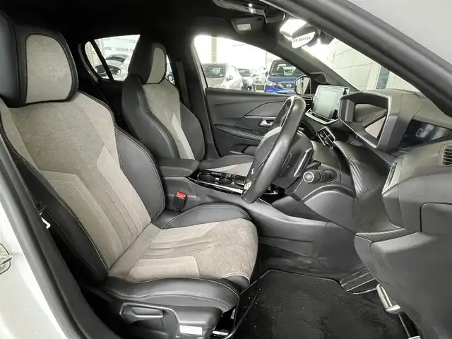 プジョー ２０８ GT ライン 山形県 2021(令3)年 2.9万km パール 純正ディスプレイオーディオ/・Bluetooth/USB/AppleCarPlay/AndroidAuto/ETC/インテリジェントハイビーム/パーキングセンサー/トラクションコントロール/アンビエンスライト/アクティブセーフティブレーキ/トラフィックサインインフォメーション/疲労検知システム/ブラインドスポットモニター/ハーフレザーシート /ワイヤレスチャージング/レーンキープアシスト/レーンポジショニングアシスト