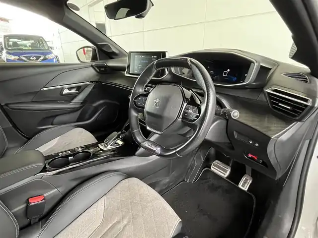 プジョー ２０８ GT ライン 山形県 2021(令3)年 2.9万km パール 純正ディスプレイオーディオ/・Bluetooth/USB/AppleCarPlay/AndroidAuto/ETC/インテリジェントハイビーム/パーキングセンサー/トラクションコントロール/アンビエンスライト/アクティブセーフティブレーキ/トラフィックサインインフォメーション/疲労検知システム/ブラインドスポットモニター/ハーフレザーシート /ワイヤレスチャージング/レーンキープアシスト/レーンポジショニングアシスト
