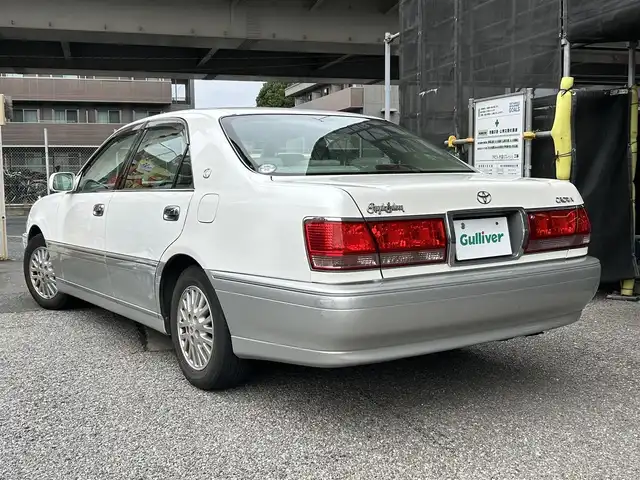 トヨタ クラウン ロイヤル ロイヤルサルーン 千葉県 2001(平13)年 4.4万km ホワイトパールクリスタルシャイン/シルバーM 純正ナビ（CD/FM/AM）/前後ドライブレコーダー/運転席パワーシート、シートリフター/革巻きステアリング/電動格納ミラー/ミラーヒーター/サイドバイザー/ロイヤルサウンドシステム/フロントフォグランプ/純正15インチアルミホイール/純正フロアマット/保証書、取説有