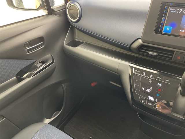 三菱 ｅＫクロス G プラスエディション 愛知県 2021(令3)年 3.7万km 黄 純正ディズプレイオーディオ　ナビ機能なし/全方位カメラ/シートヒーター/バックカメラ/コーナーセンサー/純正アルミホイール/オートライト/衝突軽減システム/ダウンヒルアシストコントロール/Bluetooth/ステアリングスイッチ/スマートキー/プッシュスタート