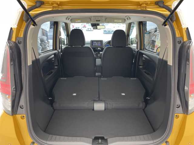 三菱 ｅＫクロス G プラスエディション 愛知県 2021(令3)年 3.7万km 黄 純正ディズプレイオーディオ　ナビ機能なし/全方位カメラ/シートヒーター/バックカメラ/コーナーセンサー/純正アルミホイール/オートライト/衝突軽減システム/ダウンヒルアシストコントロール/Bluetooth/ステアリングスイッチ/スマートキー/プッシュスタート