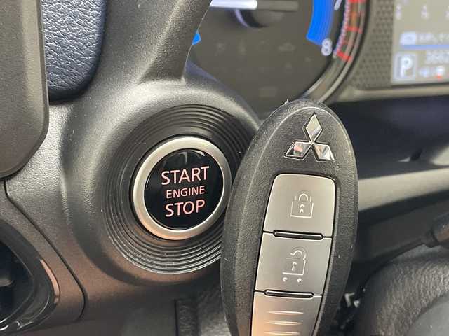 三菱 ｅＫクロス G プラスエディション 愛知県 2021(令3)年 3.7万km 黄 純正ディズプレイオーディオ　ナビ機能なし/全方位カメラ/シートヒーター/バックカメラ/コーナーセンサー/純正アルミホイール/オートライト/衝突軽減システム/ダウンヒルアシストコントロール/Bluetooth/ステアリングスイッチ/スマートキー/プッシュスタート