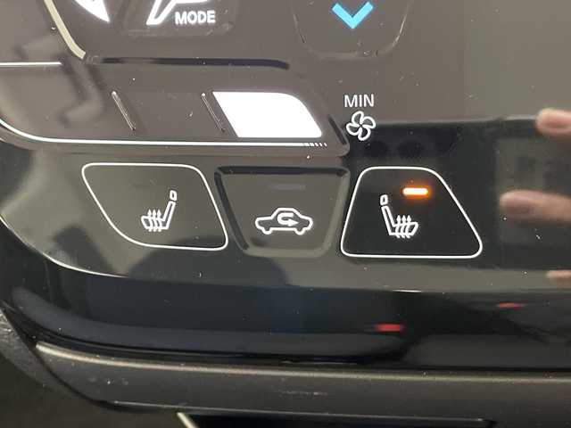 三菱 ｅＫクロス G プラスエディション 愛知県 2021(令3)年 3.7万km 黄 純正ディズプレイオーディオ　ナビ機能なし/全方位カメラ/シートヒーター/バックカメラ/コーナーセンサー/純正アルミホイール/オートライト/衝突軽減システム/ダウンヒルアシストコントロール/Bluetooth/ステアリングスイッチ/スマートキー/プッシュスタート