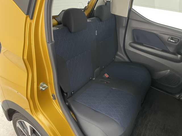 三菱 ｅＫクロス G プラスエディション 愛知県 2021(令3)年 3.7万km 黄 純正ディズプレイオーディオ　ナビ機能なし/全方位カメラ/シートヒーター/バックカメラ/コーナーセンサー/純正アルミホイール/オートライト/衝突軽減システム/ダウンヒルアシストコントロール/Bluetooth/ステアリングスイッチ/スマートキー/プッシュスタート