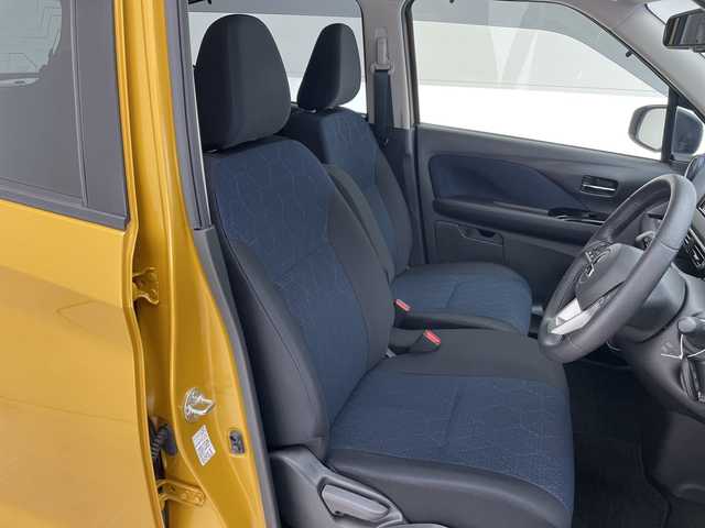 三菱 ｅＫクロス G プラスエディション 愛知県 2021(令3)年 3.7万km 黄 純正ディズプレイオーディオ　ナビ機能なし/全方位カメラ/シートヒーター/バックカメラ/コーナーセンサー/純正アルミホイール/オートライト/衝突軽減システム/ダウンヒルアシストコントロール/Bluetooth/ステアリングスイッチ/スマートキー/プッシュスタート