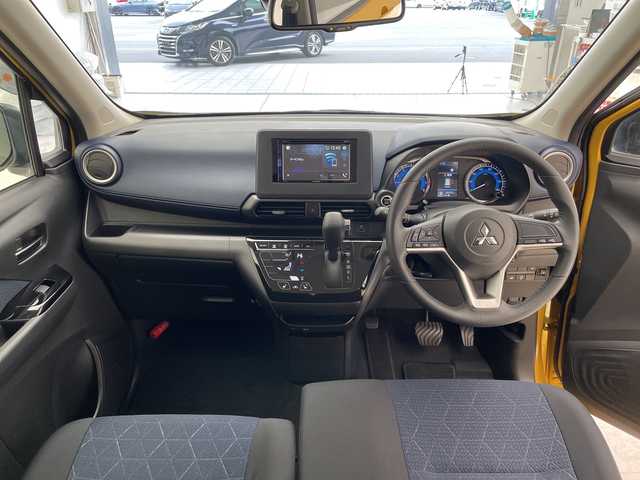 三菱 ｅＫクロス G プラスエディション 愛知県 2021(令3)年 3.7万km 黄 純正ディズプレイオーディオ　ナビ機能なし/全方位カメラ/シートヒーター/バックカメラ/コーナーセンサー/純正アルミホイール/オートライト/衝突軽減システム/ダウンヒルアシストコントロール/Bluetooth/ステアリングスイッチ/スマートキー/プッシュスタート