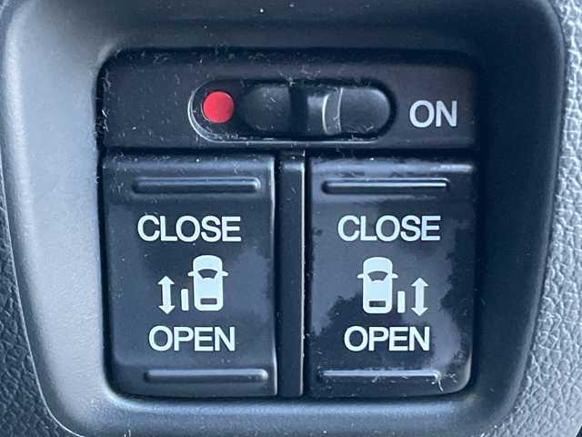 ホンダ Ｎ ＢＯＸ G SSパッケージ 山梨県 2017(平29)年 7.5万km クリスタルブラックパール 社外SDナビ/衝突軽減ブレーキ/ＣＤ/ＤＶＤ/ＢＴ/フルセグテレビ/バックカメラ/アイドリングストップ/プッシュスタート/両側パワースライドドア/ETC/純正HIDヘッドライト