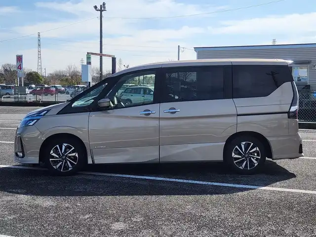 日産 セレナ ハイウェイスター V 群馬県 2020(令2)年 3.4万km カシミヤグレージュ ○純正ナビ/○フルセグTV/○バックカメラ/〇アラウンドビューモニター/〇フリップダウンモニター/〇パワースライドドア（両側）/○ビルトインETC/○ドライブレコーダー/○プロパイロット/○ハイビームアシスト/〇エマージェンシーブレーキ/〇セーフティパックB/○純正16インチアルミホイール/○LEDヘッドランプ/○オートライト/○フォグランプ/○革巻きステアリングホイール/〇足踏式パーキングブレーキ/〇オートブレーキホールド/○インテリジェントキー/〇禁煙車