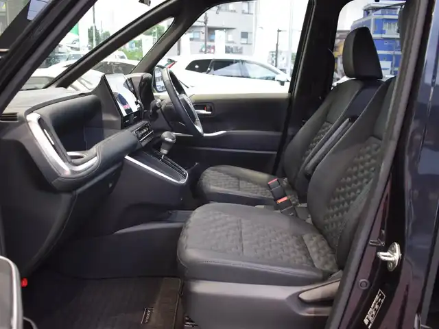 トヨタ ヴォクシー ハイブリッド S－Z 神奈川県 2022(令4)年 1.4万km グリッターブラックガラスフレーク ワンオーナー/保証書/取扱説明書/コネクティッドナビ対応10.5インチディスプレイオーディオ/地デジTV/DVD/CD/USB入力/AppleCarPlay/AndroidAuto/12スピーカー/ビルトインETC2.0/先読みエコドライブ/HDMI入力/バックカメラ/ディーラーオプションデジタルインナーミラー/セーフティセンス/・プリクラッシュセーフティ/・レーンディパーチャーアラート/・オートマチックハイビーム/・ドライバー異常時対応システム/・発進遅れ告知機能/・レーントレーシングアシスト/・レーダークルーズコントロール/・ロードサインアシスト/・プロアクティブドライビングアシスト/パーキングサポートブレーキ（前後方静止物）/車両接近通報システム/快適便利パッケージ/・両側ハンズフリーパワースライドドア/・パワーバックドア/・ナノイーX/・ステアリングヒーター/・2列目シートヒーター/前席シートヒーター/リフレクター式LEDヘッドライト