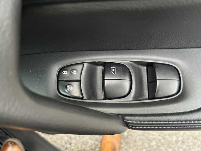 日産 エクストレイル 20Xi 東京都 2018(平30)年 1.8万km ダイヤモンドブラック プロパイロット/インテリジェントセーフティー/レーンキープアシスト/純正9インチナビ/フルセグTV/Bluetooth/Blu-ray再生/全方位＆バックカメラ/デジタルインナーミラー/ドラレコ/ルーフレール/スペアキー/純正フロアマット/取扱説明書/保証書