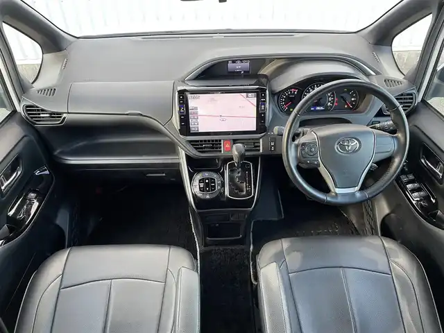 トヨタ ヴォクシー ZS 煌Ⅱ 福岡県 2019(令1)年 2.9万km ホワイトパールクリスタルシャイン トヨタセーフティセンス/PCS/LDA/クリアランスソナー/横滑り防止装置/アルパイン１１型ナビ/フルセグTV/CD/DVD/BT/SD/AM/FM/バックカメラ/両側パワースライドドア/クルーズコントロール/前後ドラレコ/オートハイビーム/ステアリングリモコン/純正１６アルミ/ＥＴＣ/ウォークスルー/スマートキー/プッシュスタート