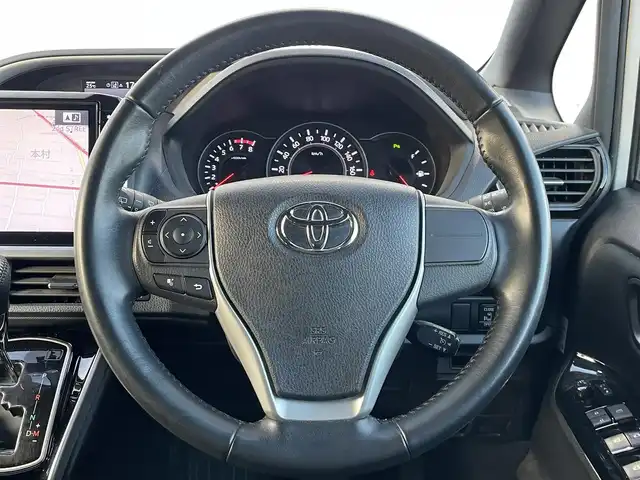 トヨタ ヴォクシー ZS 煌Ⅱ 福岡県 2019(令1)年 2.9万km ホワイトパールクリスタルシャイン トヨタセーフティセンス/PCS/LDA/クリアランスソナー/横滑り防止装置/アルパイン１１型ナビ/フルセグTV/CD/DVD/BT/SD/AM/FM/バックカメラ/両側パワースライドドア/クルーズコントロール/前後ドラレコ/オートハイビーム/ステアリングリモコン/純正１６アルミ/ＥＴＣ/ウォークスルー/スマートキー/プッシュスタート