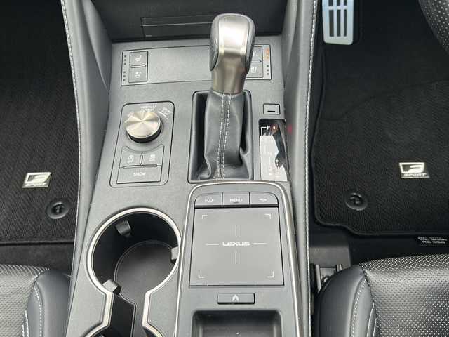 レクサス ＲＣ 300 Fスポーツ 佐賀県 2018(平30)年 7.1万km ホワイトノーヴァガラスフレーク エンジンスタートボタン/保証書/取扱説明書/記録簿/MTモード付AT/アイドリングストップ/スマートキー/スペアキー有/追従走行付クルーズコントロール/Bluetooth接続/CD/USB入力端子/ビルトインETC/バックカメラ/AUX/フルセグTV/純正ナビ/サンルーフ/電動リアゲート/純正フロアマット/前席パワーシート/前席シートヒーター/前席エアシート/ABS/横滑り防止装置/前後コーナーセンサー/LEDヘッドライト/メモリアルシート/パドルシフト/ステアリングヒーター/クリアランスソナー/PSSS/ステアリングスイッチ/革巻ステアリング