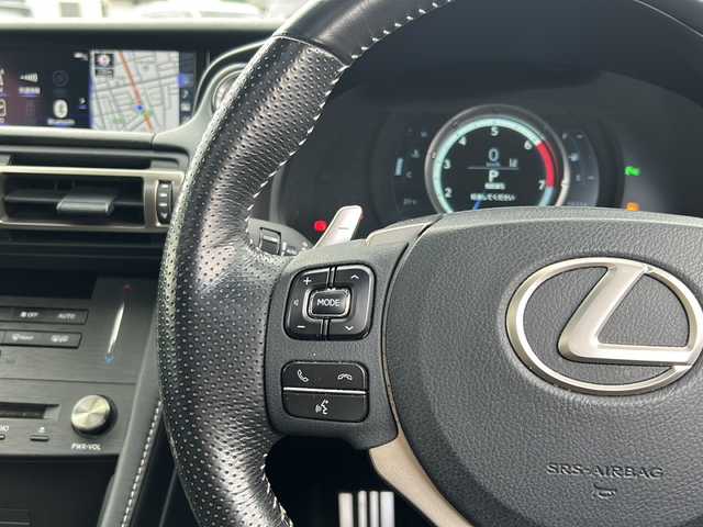 レクサス ＲＣ 300 Fスポーツ 佐賀県 2018(平30)年 7.1万km ホワイトノーヴァガラスフレーク エンジンスタートボタン/保証書/取扱説明書/記録簿/MTモード付AT/アイドリングストップ/スマートキー/スペアキー有/追従走行付クルーズコントロール/Bluetooth接続/CD/USB入力端子/ビルトインETC/バックカメラ/AUX/フルセグTV/純正ナビ/サンルーフ/電動リアゲート/純正フロアマット/前席パワーシート/前席シートヒーター/前席エアシート/ABS/横滑り防止装置/前後コーナーセンサー/LEDヘッドライト/メモリアルシート/パドルシフト/ステアリングヒーター/クリアランスソナー/PSSS/ステアリングスイッチ/革巻ステアリング