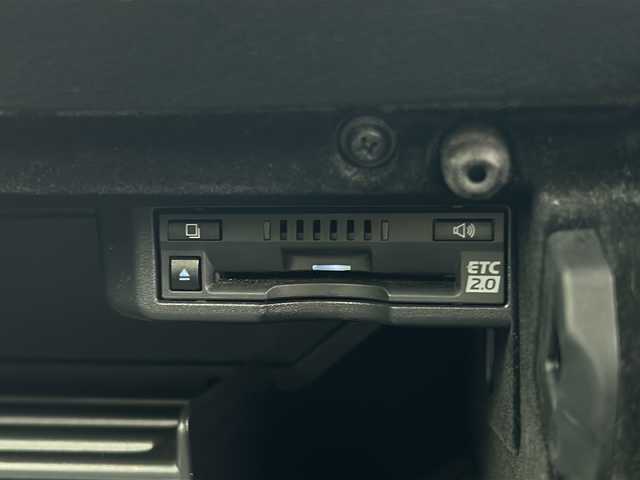 レクサス ＲＣ 300 Fスポーツ 佐賀県 2018(平30)年 7.1万km ホワイトノーヴァガラスフレーク エンジンスタートボタン/保証書/取扱説明書/記録簿/MTモード付AT/アイドリングストップ/スマートキー/スペアキー有/追従走行付クルーズコントロール/Bluetooth接続/CD/USB入力端子/ビルトインETC/バックカメラ/AUX/フルセグTV/純正ナビ/サンルーフ/電動リアゲート/純正フロアマット/前席パワーシート/前席シートヒーター/前席エアシート/ABS/横滑り防止装置/前後コーナーセンサー/LEDヘッドライト/メモリアルシート/パドルシフト/ステアリングヒーター/クリアランスソナー/PSSS/ステアリングスイッチ/革巻ステアリング