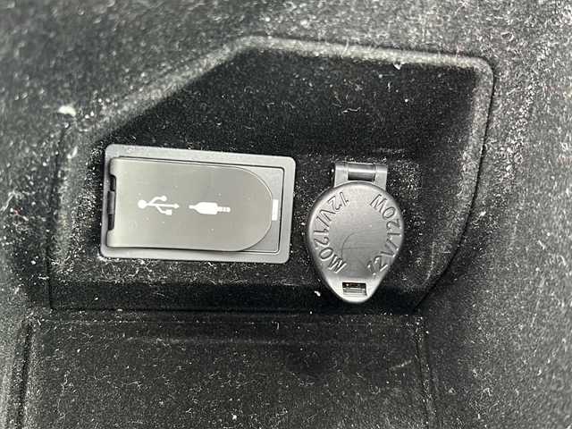 レクサス ＲＣ 300 Fスポーツ 佐賀県 2018(平30)年 7.1万km ホワイトノーヴァガラスフレーク エンジンスタートボタン/保証書/取扱説明書/記録簿/MTモード付AT/アイドリングストップ/スマートキー/スペアキー有/追従走行付クルーズコントロール/Bluetooth接続/CD/USB入力端子/ビルトインETC/バックカメラ/AUX/フルセグTV/純正ナビ/サンルーフ/電動リアゲート/純正フロアマット/前席パワーシート/前席シートヒーター/前席エアシート/ABS/横滑り防止装置/前後コーナーセンサー/LEDヘッドライト/メモリアルシート/パドルシフト/ステアリングヒーター/クリアランスソナー/PSSS/ステアリングスイッチ/革巻ステアリング