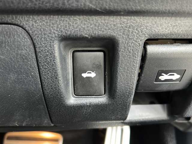 レクサス ＲＣ 300 Fスポーツ 佐賀県 2018(平30)年 7.1万km ホワイトノーヴァガラスフレーク エンジンスタートボタン/保証書/取扱説明書/記録簿/MTモード付AT/アイドリングストップ/スマートキー/スペアキー有/追従走行付クルーズコントロール/Bluetooth接続/CD/USB入力端子/ビルトインETC/バックカメラ/AUX/フルセグTV/純正ナビ/サンルーフ/電動リアゲート/純正フロアマット/前席パワーシート/前席シートヒーター/前席エアシート/ABS/横滑り防止装置/前後コーナーセンサー/LEDヘッドライト/メモリアルシート/パドルシフト/ステアリングヒーター/クリアランスソナー/PSSS/ステアリングスイッチ/革巻ステアリング