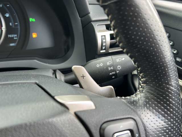 レクサス ＲＣ 300 Fスポーツ 佐賀県 2018(平30)年 7.1万km ホワイトノーヴァガラスフレーク エンジンスタートボタン/保証書/取扱説明書/記録簿/MTモード付AT/アイドリングストップ/スマートキー/スペアキー有/追従走行付クルーズコントロール/Bluetooth接続/CD/USB入力端子/ビルトインETC/バックカメラ/AUX/フルセグTV/純正ナビ/サンルーフ/電動リアゲート/純正フロアマット/前席パワーシート/前席シートヒーター/前席エアシート/ABS/横滑り防止装置/前後コーナーセンサー/LEDヘッドライト/メモリアルシート/パドルシフト/ステアリングヒーター/クリアランスソナー/PSSS/ステアリングスイッチ/革巻ステアリング