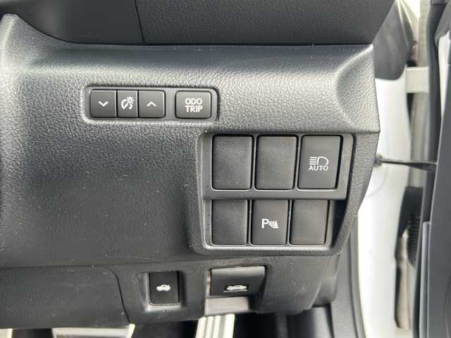 レクサス ＲＣ 300 Fスポーツ 佐賀県 2018(平30)年 7.1万km ホワイトノーヴァガラスフレーク エンジンスタートボタン/保証書/取扱説明書/記録簿/MTモード付AT/アイドリングストップ/スマートキー/スペアキー有/追従走行付クルーズコントロール/Bluetooth接続/CD/USB入力端子/ビルトインETC/バックカメラ/AUX/フルセグTV/純正ナビ/サンルーフ/電動リアゲート/純正フロアマット/前席パワーシート/前席シートヒーター/前席エアシート/ABS/横滑り防止装置/前後コーナーセンサー/LEDヘッドライト/メモリアルシート/パドルシフト/ステアリングヒーター/クリアランスソナー/PSSS/ステアリングスイッチ/革巻ステアリング