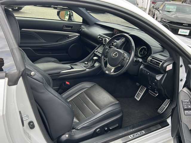 レクサス ＲＣ 300 Fスポーツ 佐賀県 2018(平30)年 7.1万km ホワイトノーヴァガラスフレーク エンジンスタートボタン/保証書/取扱説明書/記録簿/MTモード付AT/アイドリングストップ/スマートキー/スペアキー有/追従走行付クルーズコントロール/Bluetooth接続/CD/USB入力端子/ビルトインETC/バックカメラ/AUX/フルセグTV/純正ナビ/サンルーフ/電動リアゲート/純正フロアマット/前席パワーシート/前席シートヒーター/前席エアシート/ABS/横滑り防止装置/前後コーナーセンサー/LEDヘッドライト/メモリアルシート/パドルシフト/ステアリングヒーター/クリアランスソナー/PSSS/ステアリングスイッチ/革巻ステアリング