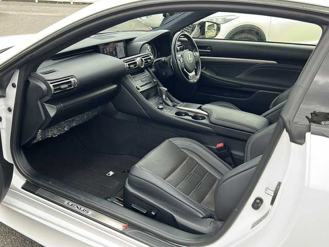 レクサス ＲＣ 300 Fスポーツ 佐賀県 2018(平30)年 7.1万km ホワイトノーヴァガラスフレーク エンジンスタートボタン/保証書/取扱説明書/記録簿/MTモード付AT/アイドリングストップ/スマートキー/スペアキー有/追従走行付クルーズコントロール/Bluetooth接続/CD/USB入力端子/ビルトインETC/バックカメラ/AUX/フルセグTV/純正ナビ/サンルーフ/電動リアゲート/純正フロアマット/前席パワーシート/前席シートヒーター/前席エアシート/ABS/横滑り防止装置/前後コーナーセンサー/LEDヘッドライト/メモリアルシート/パドルシフト/ステアリングヒーター/クリアランスソナー/PSSS/ステアリングスイッチ/革巻ステアリング