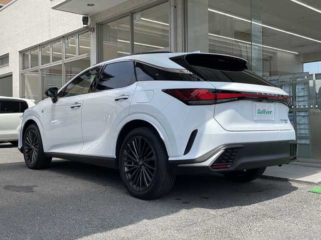 レクサス ＲＸ 350 Fスポーツ 高知県 2024(令6)年 0.5万km ホワイトノーヴァガラスフレーク 純正ディスプレイオーディオナビ機能付き/(Bluetooth/USB/HDMI/type-c/フルセグ)/ビルトインETC2.0/アラウンドビューモニター/前後ドライブレコーダー/アダプティブクルーズコントロール/サンルーフ/4WD/デジタルインナーミラー/ブラインドスポットモニター/レザーシート/パワーシート/シートヒーター/エアシート/ステアリングヒーター/リバース連動サイドミラー/オートリトラクタブルミラー/パワーバックドア/オートライト/オートマチックハイビーム/アダプティブフロントライティングシステム/LEDヘッドライト/フォグランプ/純正21インチアルミホイール/プッシュスタート/スマートキー/純正フロアマット/リアロールサンシェード/パドルシフト/横滑り防止装置/盗難防止装置/衝突被害軽減ブレーキ