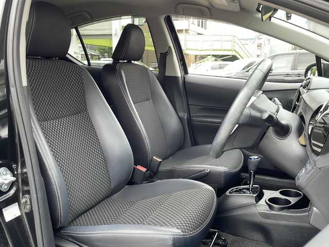 トヨタ アクア X－URBAN 兵庫県 2015(平27)年 6.1万km ブラックマイカ ワンオーナー/純正ナビ/CD/DVD/フルセグTV/Bluetooth/バックカメラ/ビルトインETC/スマートエントリーパッケージ/スマートエントリー/スタートシステム/イモビライザー/オートライト/LEDヘッドランプパッケージ/ブラック加飾付LEDヘッドランプ/LEDフロントフォグランプ/ビューティーパッケージ/ナノイー/シートヒーター（運転席/助手席）/ブラック合皮/シルバーファブリックコンビシート/保証書/取説/スペアキー