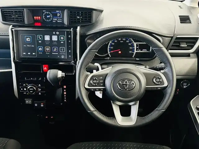 トヨタ ルーミー カスタムG 千葉県 2023(令5)年 0.8万km ファイアークォーツレッドM 登録時７８０２km/車検　令和８年２月１３日迄/ワンオーナー/純正９インチディスプレイオーディオ/・フルセグTV/・Bluetoothオーディオ/・CarPlay/・AndroidAuto/パノラマモニター/純正前後ドライブレコーダー/ビルトインETC/両側パワースライドドア/スマートアシスト/前席シートヒーター/電動パーキング、オートホールド/レーダークルーズコントロール/パーキングセンサー/純正フロアマット、ドアバイザー/純正１４インチアルミホイール/LEDヘッドライト、LEDフォグライト/ロールシェード付きスライドドア/取扱説明書/オーディオ取扱説明書/保証書/スペアスマートキー