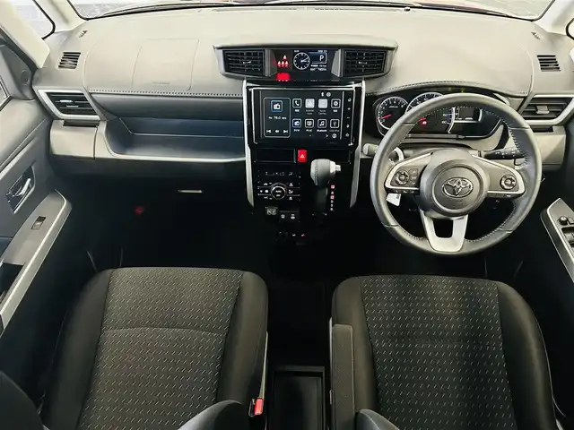 トヨタ ルーミー カスタムG 千葉県 2023(令5)年 0.8万km ファイアークォーツレッドM 登録時７８０２km/車検　令和８年２月１３日迄/ワンオーナー/純正９インチディスプレイオーディオ/・フルセグTV/・Bluetoothオーディオ/・CarPlay/・AndroidAuto/パノラマモニター/純正前後ドライブレコーダー/ビルトインETC/両側パワースライドドア/スマートアシスト/前席シートヒーター/電動パーキング、オートホールド/レーダークルーズコントロール/パーキングセンサー/純正フロアマット、ドアバイザー/純正１４インチアルミホイール/LEDヘッドライト、LEDフォグライト/ロールシェード付きスライドドア/取扱説明書/オーディオ取扱説明書/保証書/スペアスマートキー