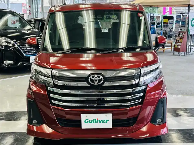トヨタ ルーミー カスタムG 千葉県 2023(令5)年 0.8万km ファイアークォーツレッドM 登録時７８０２km/車検　令和８年２月１３日迄/ワンオーナー/純正９インチディスプレイオーディオ/・フルセグTV/・Bluetoothオーディオ/・CarPlay/・AndroidAuto/パノラマモニター/純正前後ドライブレコーダー/ビルトインETC/両側パワースライドドア/スマートアシスト/前席シートヒーター/電動パーキング、オートホールド/レーダークルーズコントロール/パーキングセンサー/純正フロアマット、ドアバイザー/純正１４インチアルミホイール/LEDヘッドライト、LEDフォグライト/ロールシェード付きスライドドア/取扱説明書/オーディオ取扱説明書/保証書/スペアスマートキー