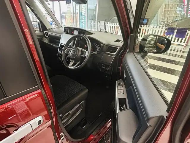 トヨタ ルーミー カスタムG 千葉県 2023(令5)年 0.8万km ファイアークォーツレッドM 登録時７８０２km/車検　令和８年２月１３日迄/ワンオーナー/純正９インチディスプレイオーディオ/・フルセグTV/・Bluetoothオーディオ/・CarPlay/・AndroidAuto/パノラマモニター/純正前後ドライブレコーダー/ビルトインETC/両側パワースライドドア/スマートアシスト/前席シートヒーター/電動パーキング、オートホールド/レーダークルーズコントロール/パーキングセンサー/純正フロアマット、ドアバイザー/純正１４インチアルミホイール/LEDヘッドライト、LEDフォグライト/ロールシェード付きスライドドア/取扱説明書/オーディオ取扱説明書/保証書/スペアスマートキー