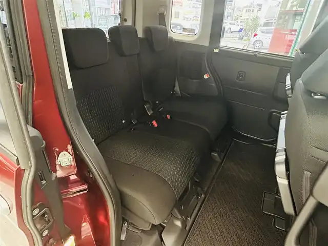 トヨタ ルーミー カスタムG 千葉県 2023(令5)年 0.8万km ファイアークォーツレッドM 登録時７８０２km/車検　令和８年２月１３日迄/ワンオーナー/純正９インチディスプレイオーディオ/・フルセグTV/・Bluetoothオーディオ/・CarPlay/・AndroidAuto/パノラマモニター/純正前後ドライブレコーダー/ビルトインETC/両側パワースライドドア/スマートアシスト/前席シートヒーター/電動パーキング、オートホールド/レーダークルーズコントロール/パーキングセンサー/純正フロアマット、ドアバイザー/純正１４インチアルミホイール/LEDヘッドライト、LEDフォグライト/ロールシェード付きスライドドア/取扱説明書/オーディオ取扱説明書/保証書/スペアスマートキー