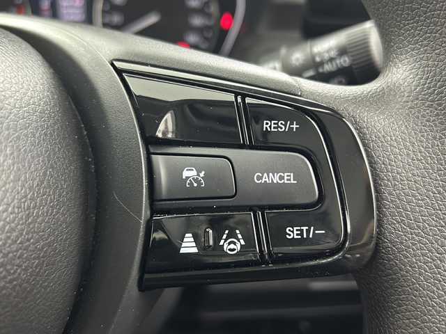 ホンダ ヴェゼル G 三重県 2023(令5)年 1.1万km プレミアムサンライトホワイトパール 禁煙車/純正ナビ/・AM・FM・CD・DVD・BT・USB・HDMI・フルセグ/バックカメラ/ホンダセンシング/衝突軽減/レーンキープ/レーダークルーズ/前後コーナーセンサー/安全支援情報スイッチ/電子パーキングブレーキ/ブレーキホールド/ビルトインETC/オートライト/オートハイビーム/LEDヘッドライト/フォグランプ/ステアリングスイッチ/スマートキー/プッシュスタート/純正16インチアルミ/OPグリル/ダウンヒルアシスト