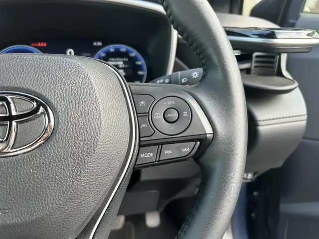 トヨタ カローラ クロス ハイブリッド Z 栃木県 2024(令6)年 0.6万km マッシブグレー ワンオーナー/トヨタセーフティセンス/モデリスタエアロ/デジタルインナーミラー/純正ナビ/フルセグTV/Bluetooth/USB/パノラミックビューモニター/ビルトインETC/D席パワーシート/前席シートヒーター/ハンズフリーパワーバックドア/レーダークルーズコントロール/ブラインドスポットモニター/プッシュスタート/ステアリングリモコン/LEDオートライト/LEDフォグランプ/純正18インチAW/アイドリングストップ/横滑り防止装置/電動格納ミラー/ドアバイザー/保証書/取説
