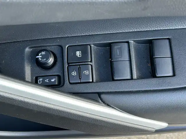 トヨタ カローラ クロス ハイブリッド Z 栃木県 2024(令6)年 0.6万km マッシブグレー ワンオーナー/トヨタセーフティセンス/モデリスタエアロ/デジタルインナーミラー/純正ナビ/フルセグTV/Bluetooth/USB/パノラミックビューモニター/ビルトインETC/D席パワーシート/前席シートヒーター/ハンズフリーパワーバックドア/レーダークルーズコントロール/ブラインドスポットモニター/プッシュスタート/ステアリングリモコン/LEDオートライト/LEDフォグランプ/純正18インチAW/アイドリングストップ/横滑り防止装置/電動格納ミラー/ドアバイザー/保証書/取説