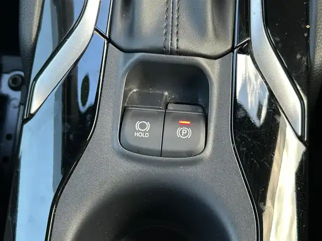 トヨタ カローラ クロス ハイブリッド Z 栃木県 2024(令6)年 0.6万km マッシブグレー ワンオーナー/トヨタセーフティセンス/モデリスタエアロ/デジタルインナーミラー/純正ナビ/フルセグTV/Bluetooth/USB/パノラミックビューモニター/ビルトインETC/D席パワーシート/前席シートヒーター/ハンズフリーパワーバックドア/レーダークルーズコントロール/ブラインドスポットモニター/プッシュスタート/ステアリングリモコン/LEDオートライト/LEDフォグランプ/純正18インチAW/アイドリングストップ/横滑り防止装置/電動格納ミラー/ドアバイザー/保証書/取説