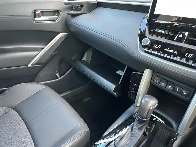トヨタ カローラ クロス ハイブリッド Z 栃木県 2024(令6)年 0.6万km マッシブグレー ワンオーナー/トヨタセーフティセンス/モデリスタエアロ/デジタルインナーミラー/純正ナビ/フルセグTV/Bluetooth/USB/パノラミックビューモニター/ビルトインETC/D席パワーシート/前席シートヒーター/ハンズフリーパワーバックドア/レーダークルーズコントロール/ブラインドスポットモニター/プッシュスタート/ステアリングリモコン/LEDオートライト/LEDフォグランプ/純正18インチAW/アイドリングストップ/横滑り防止装置/電動格納ミラー/ドアバイザー/保証書/取説