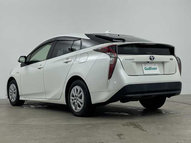 トヨタ プリウス S 鹿児島県 2016(平28)年 3.4万km ホワイトパールクリスタルシャイン ・ワンオーナー/・ディーラー点検記録簿H30～R6/・純正ナビフルセグTV　BT　DVD/・バックカメラ/・前後ドライブレコーダー/・ステアリングスイッチ/・レーダークルーズコントロール/・革巻きステアリング/・横滑り防止装置/・プリクラッシュ/・ふらつき検知/・レーンアシスト/・ETC/・ＥＶモード/・オートライト/・オートハイビーム/・LEDヘッドライト/・フォグライト/・純正フロアマット/・純正ドアバイザー/・プッシュスタート/・スマートキー/・スペアキー×１/・取扱説明書